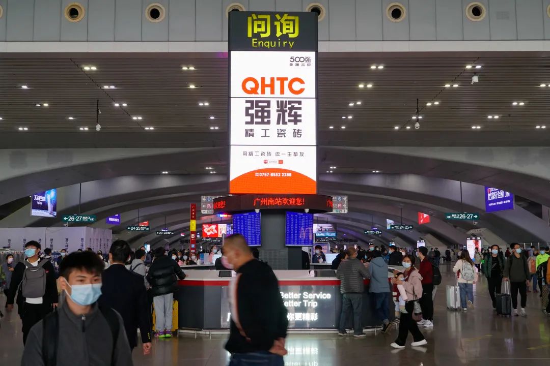 开年“第一炮”！花季传媒视频播放软件高铁广告开启“霸屏”模式！(图2)