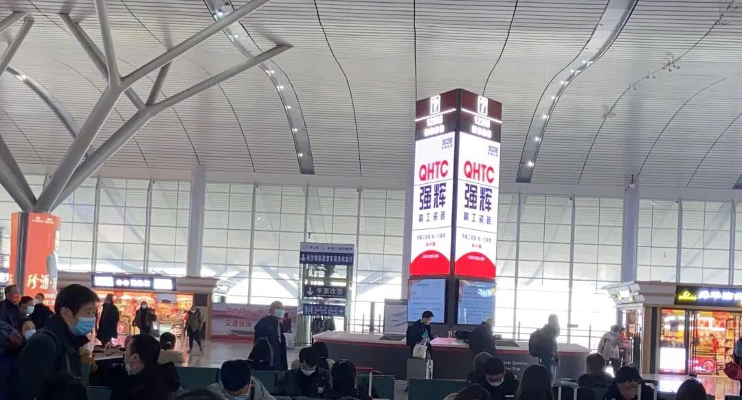 开年“第一炮”！花季传媒视频播放软件高铁广告开启“霸屏”模式！(图9)