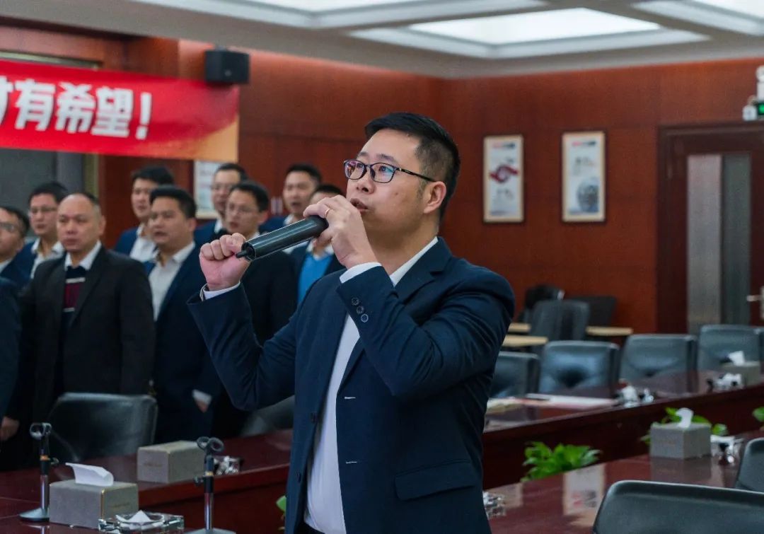 拼尽全力 完成业绩丨花季传媒视频播放软件品牌2022年度销售任务誓师大会隆重召开！(图9)