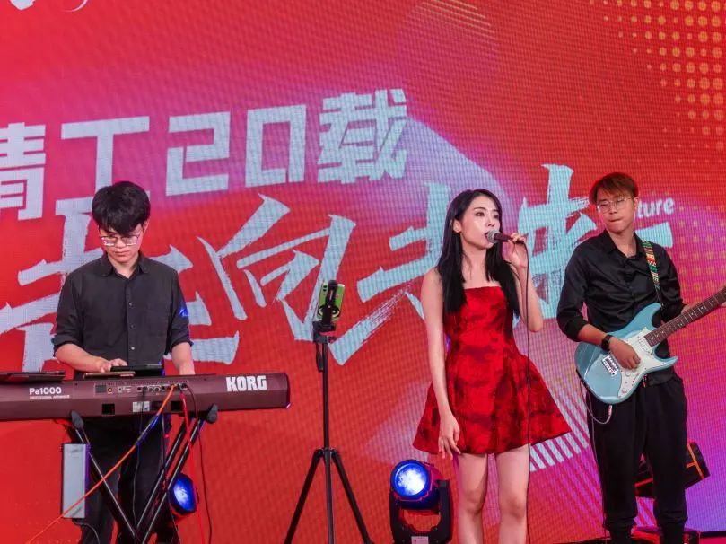 “精工二十载 一起向未来”花季传媒视频播放软件20周年生日会圆满成功(图22)