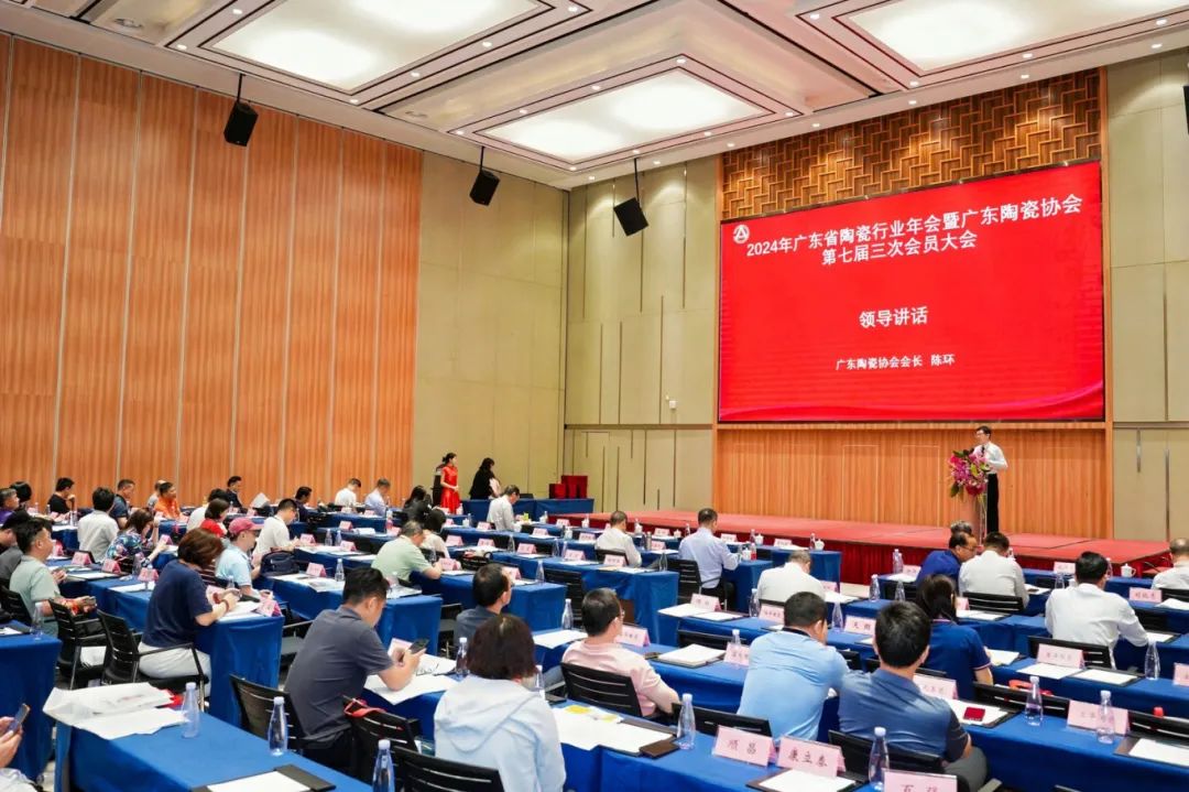 权威认证 | 花季传媒视频播放软件获评“广东省陶瓷行业百强高价值商标品牌”(图2)