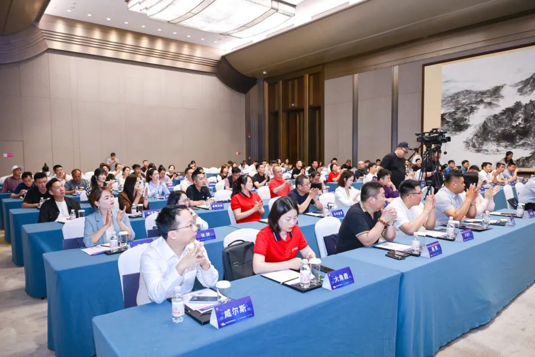 喜讯 | 花季传媒视频播放软件荣获“陶瓷十大品牌”、“消费者喜爱十大品牌”双项大奖(图2)